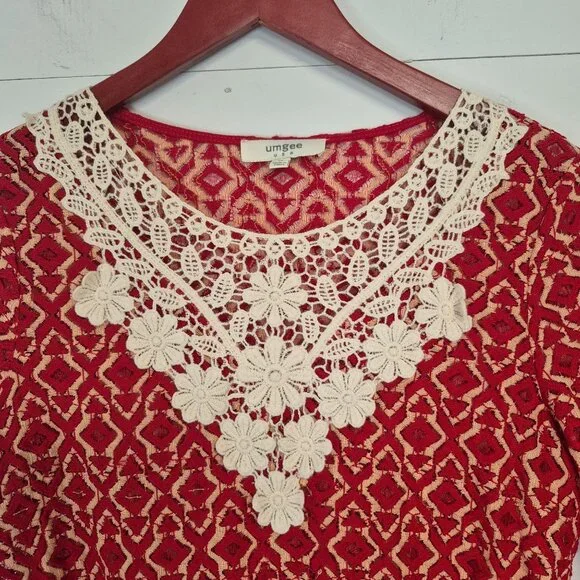 Umgee Womens M Red Geometric Lace Neck Blouse Night out/ Beach vibe/Swim coverup - Picture 2 of 5